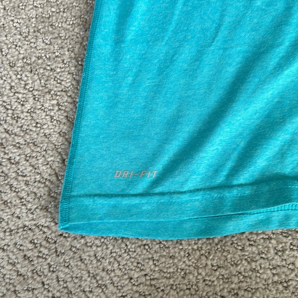 Nike dri-fit t-shirt - Picture 2 of 3